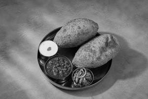 Palak Bhatura Plate With Raita