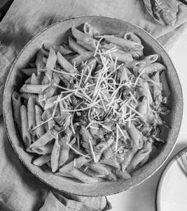 Red + White Sauce Mix Pasta