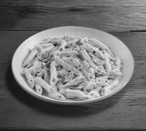 Creamy white sauce pasta