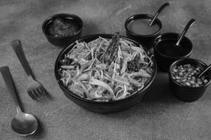 Chilly Garlic Noodles (chicken)
