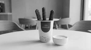 Red Vevet Regular Churros With White Chocolate Dip