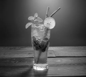 Strawberry Cool Fizz Mojito