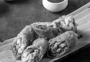 Chicken Vietnamese Spring Rolls (06 Pcs)