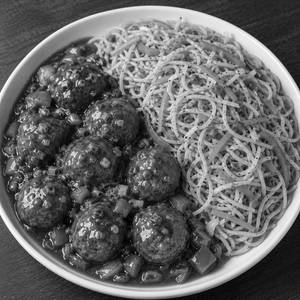 VEG HAKKA NOODLES WITH GRAVY MANCHURIAN