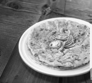 Aloo pyaz paratha [1 piece] with curd and pickle