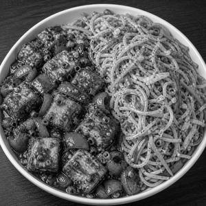 GARLIC NOODLES WITH CHILLY PANEER