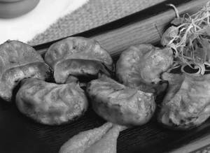 Chicken Peri Peri Steamed Momos [5 Pieces]