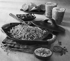 Juhu Chowpaty Cheese Tawa Pulav With Raita & Papad