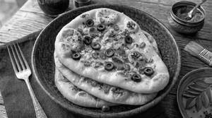 Chilli Olive Naan