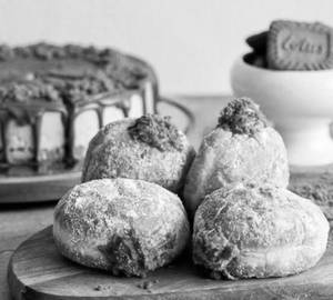 Biscoff bomboloni