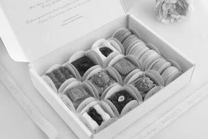 Pack Of 9 Cheesecakes And 6 Macarons
