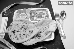 Paneer Curry With Baby Naan 2 Pc And Pickle