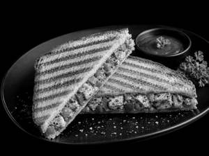 Achari Paneer Sandwich