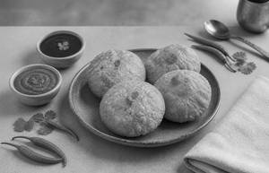 Besan Kachori 4 Pcs