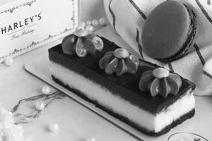 Belgium Chocolate Cheesecake With Macaron