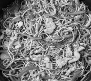 Chicken mixed hakka noodles