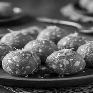 Badushah (Makkan Peda)