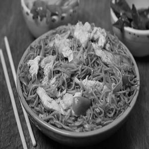 Schezwan Hakka Noodles - Chicken