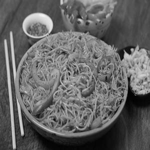 Chilli Garlic Hakka Noodles - Veg