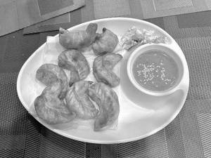 Corn Cheese Fried Momos (8 Pcs)