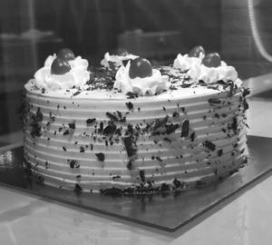 Black Forest Cake [Eggless 500 Grm]