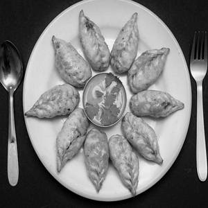 Cheesy Veg Fried Momos (8 Pcs)