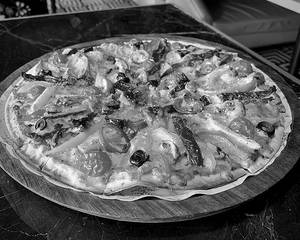 Mediterranean Pizza