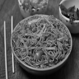 Schezwan Hakka Noodles - Veg