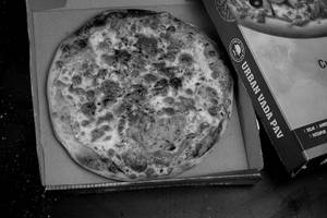 Urban Cheese Burst Pizza