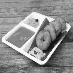 Vada Sambar Chutny 4pc