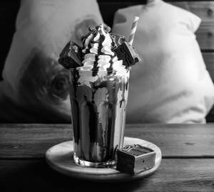 Brownie Shake With Vannila Ice Cream