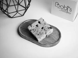 Raspberry & Pista Blondie