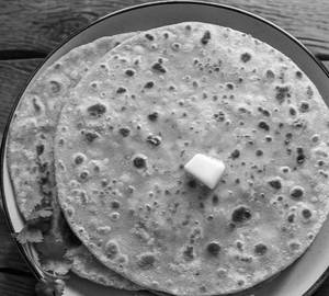 Paneer Pyaz Paratha With Butter And Mango Pickle