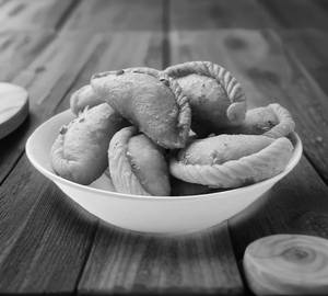 Kesar Gujiya ( Desi Ghee)