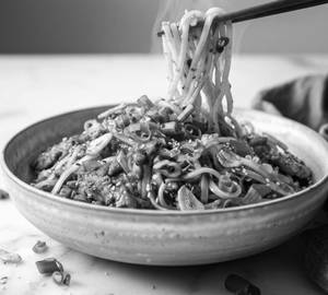 Veg Schezwan Chilli Garlic Noodles