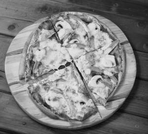 Green capsicum pizza