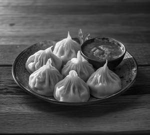 Best Veg Steamed Momos [6 Pieces]