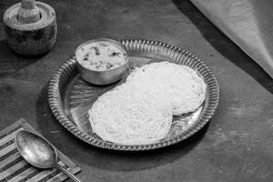 Idiyappam & White Peas Kuruma