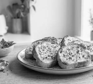 Cheese garlic bread