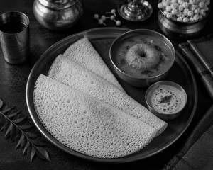 Set Dosa With Vada Curry