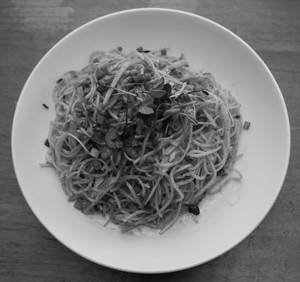 Chilli Garlic Noodles (Chicken)