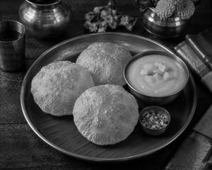Poori With Aamras