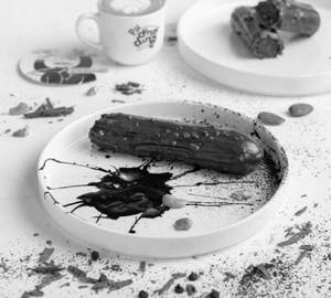 Chocolate Eclair (Fudge And Nut Frenzy Eclair)