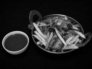 Fried Chicken Bucket - Fried Chicken Bucket With Roast Gravy And Fries