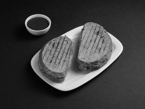 Masala Chicken Mayo In Ragi Sesame Bread
