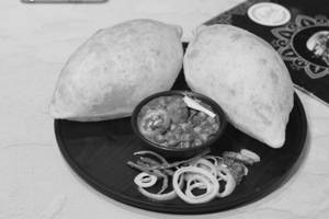 Chole Bhature (2 pc bhature)