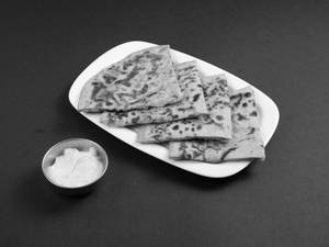 Aloo Paratha (v)