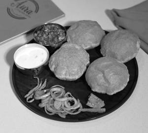 Chole Poori [4 Poori]