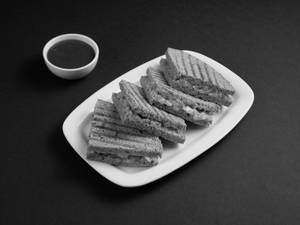 Masala Cheese Toast In Ragi Sesame Bread