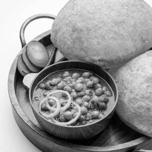 Paneer Stuffed Chole Bhature ( 2 Pcs)